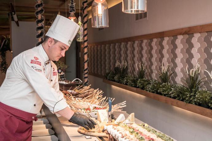 Imagen del bar/restaurante del Hotel STEAUA DE MARE - Eforie Resort. Foto 4