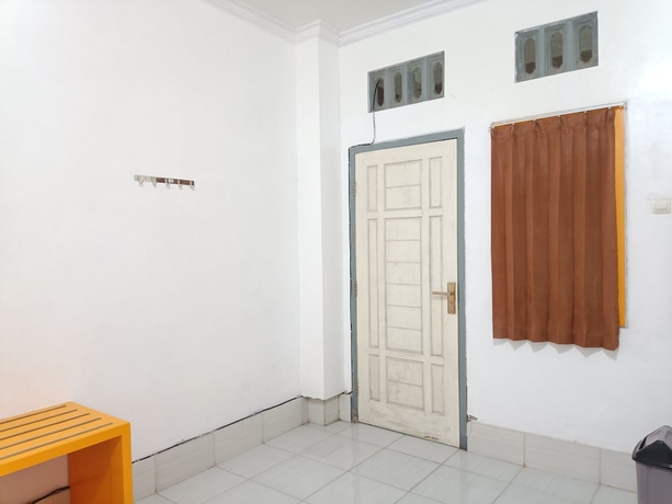 Imagen de la habitación del Hotel STIPRAM Kaliurang Yogyakarta. Foto 8
