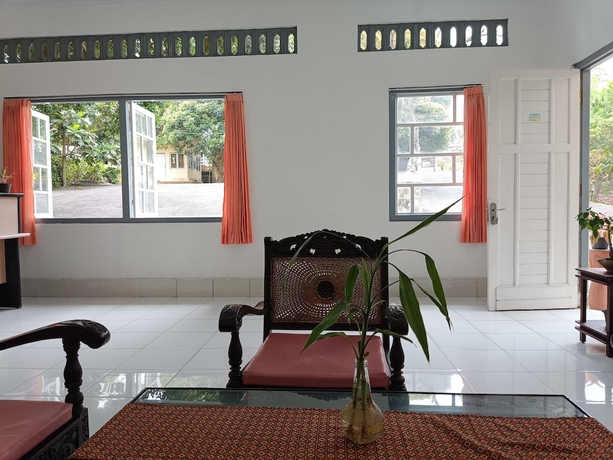 Imagen de los interiores del Hotel STIPRAM Kaliurang Yogyakarta. Foto 14