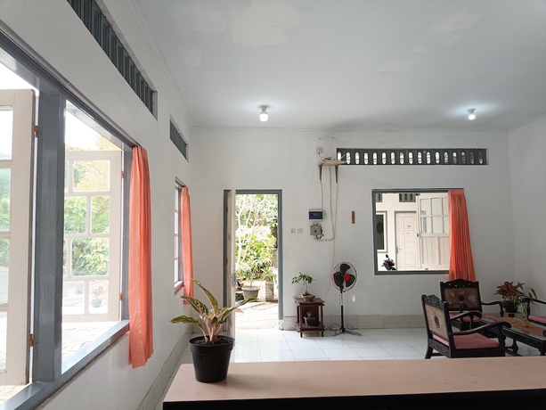 Imagen de los interiores del Hotel STIPRAM Kaliurang Yogyakarta. Foto 15