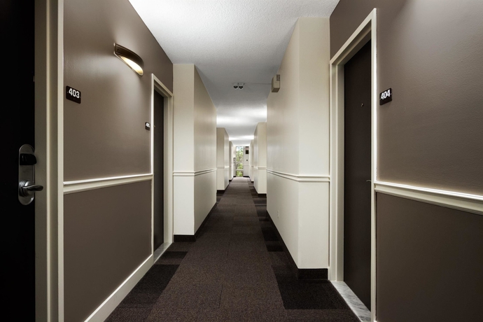 Imagen de los interiores del Hotel STUDIO 6 TORONTO. Foto 16