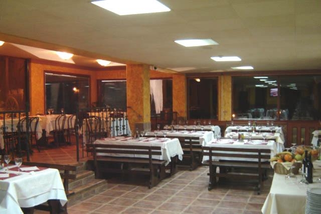 Imagen del bar/restaurante del Hotel SUBIRA. Foto 2