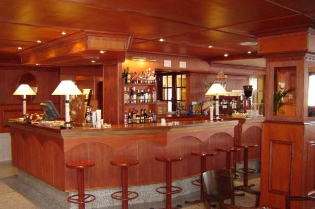 Imagen del bar/restaurante del Hotel SUBIRA. Foto 3