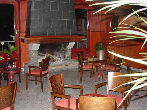 Imagen del bar/restaurante del Hotel SUBIRA. Foto 4