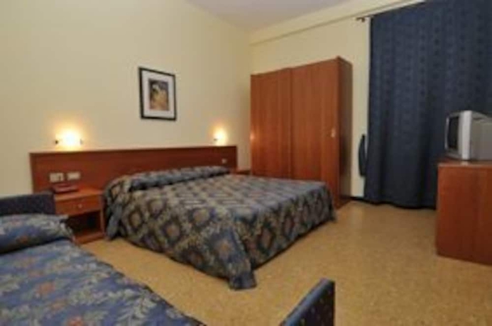 Imagen de la habitación del Hotel SUD EST. Foto 9