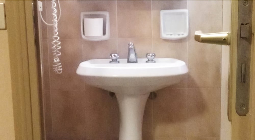 Imagen de la habitación del Hotel SUD EST. Foto 12