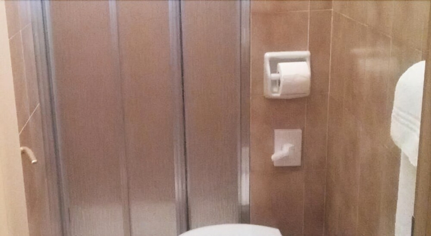Imagen de la habitación del Hotel SUD EST. Foto 17