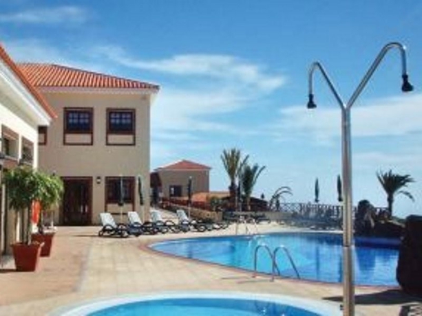 Imagen de la piscina del Hotel SUITE EL PASO. Foto 4