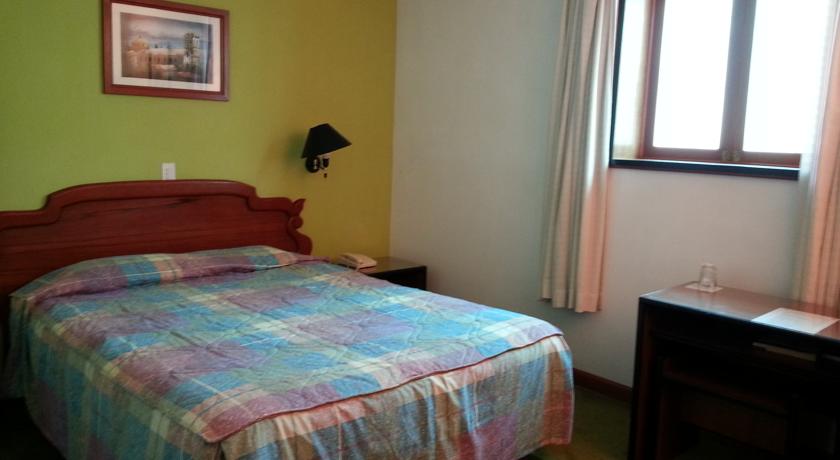 Imagen de la habitación del Hotel SUITES DON CARLOS. Foto 4