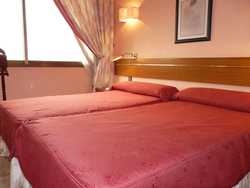 Imagen de la habitación del Hotel SUITES FOXA 25. Foto 3