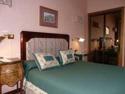 Imagen de la habitación del Hotel SUITES FOXA 25. Foto 4