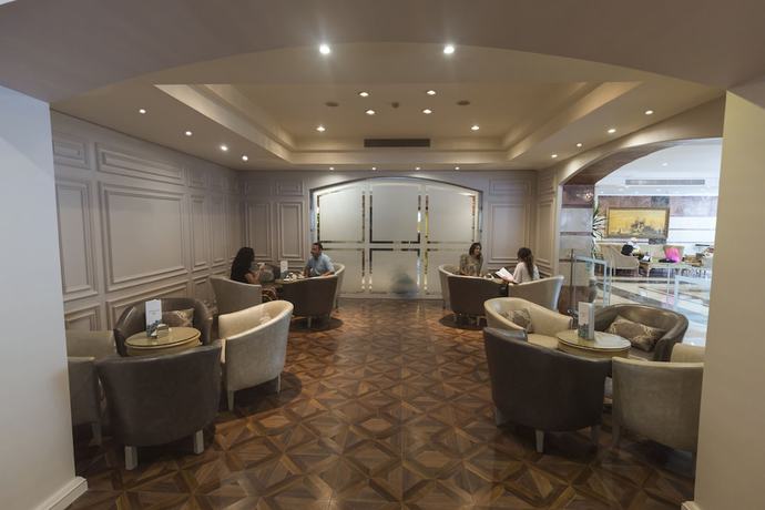 Imagen del bar/restaurante del Hotel SUNRISE Alex Avenue. Foto 2