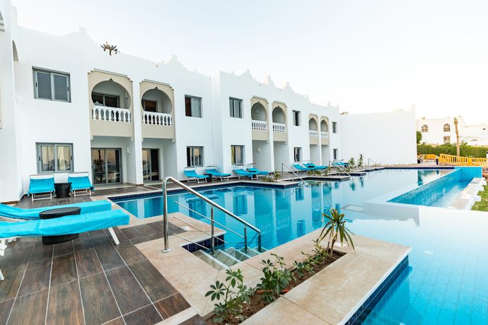 Imagen de la piscina del Hotel SUNRISE Diamond Beach Resort. Foto 20