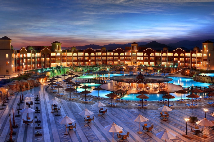Imagen de la piscina del Hotel SUNRISE TIRANA AQUA PARK. Foto 8