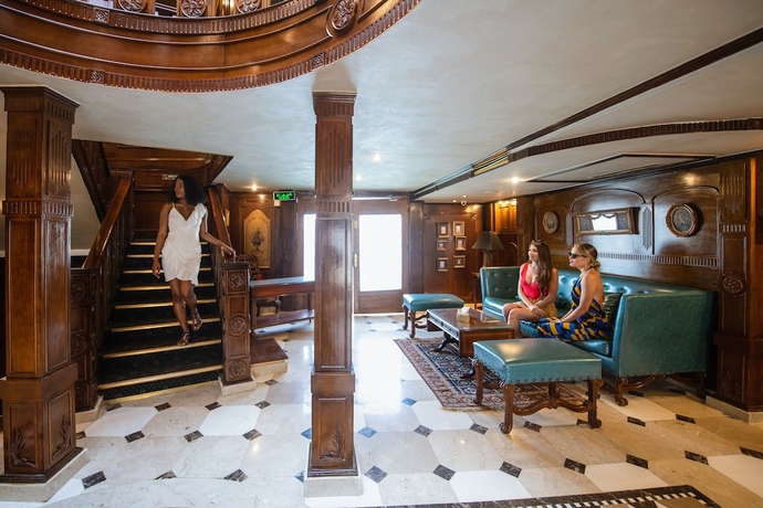 Imagen de los interiores del Hotel SUNRISE Terramar Cruise. Foto 18