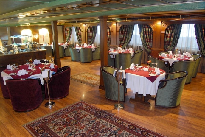 Imagen del bar/restaurante del Hotel SUNRISE Terramar Cruise. Foto 5