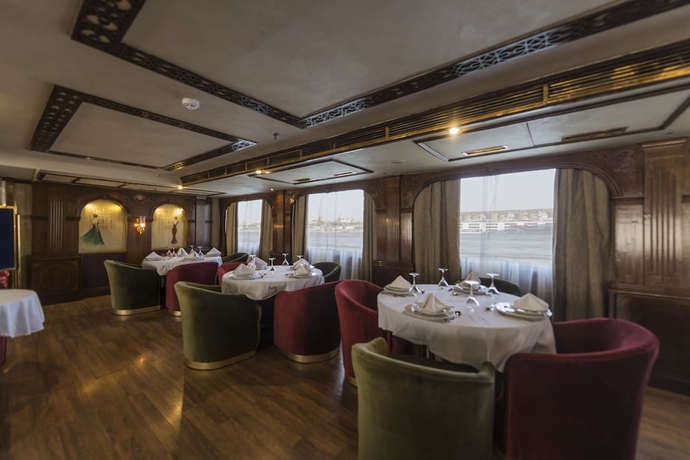 Imagen del bar/restaurante del Hotel SUNRISE Terramar Cruise. Foto 7