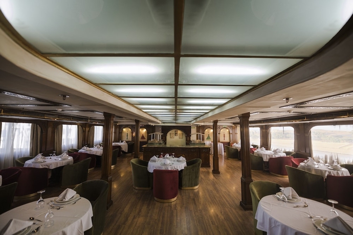 Imagen del bar/restaurante del Hotel SUNRISE Terramar Cruise. Foto 8