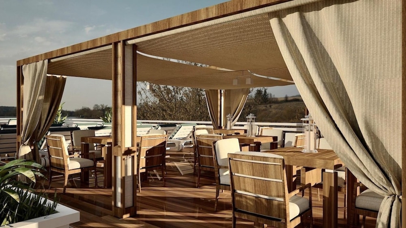 Imagen del bar/restaurante del Hotel SUNRISE Terramar Cruise. Foto 9