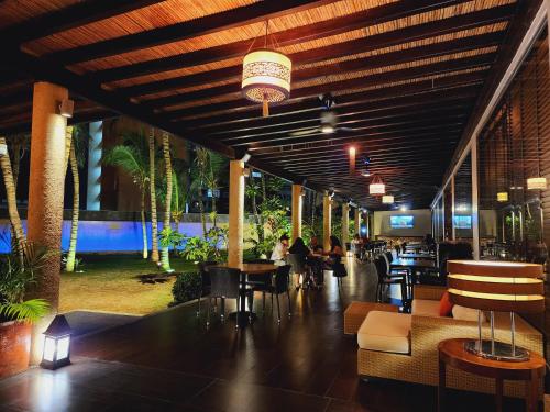 Imagen general del Hotel SUNSOL UNIK Luxury. Foto 9