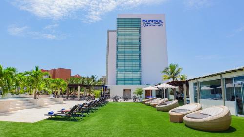 Imagen general del Hotel SUNSOL UNIK Luxury. Foto 11