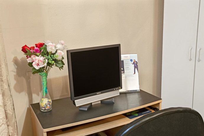 Imagen de los interiores del Hotel SUPER 8 LOS ANGELES - ALHAMBRA. Foto 8