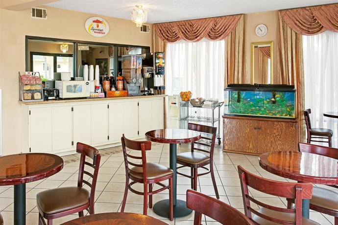 Imagen de los interiores del Hotel SUPER 8 LOS ANGELES - ALHAMBRA. Foto 9