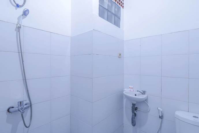 Imagen de la habitación del Hotel SUPER OYO 1755 De\'balcon Accomodation Near Ngurah Rai Airport. Foto 13