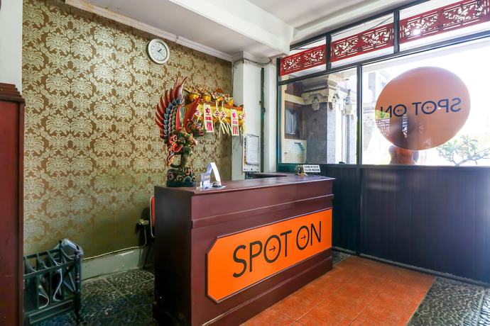 Imagen de los interiores del Hotel SUPER OYO 1927 Candra Adigraha. Foto 18