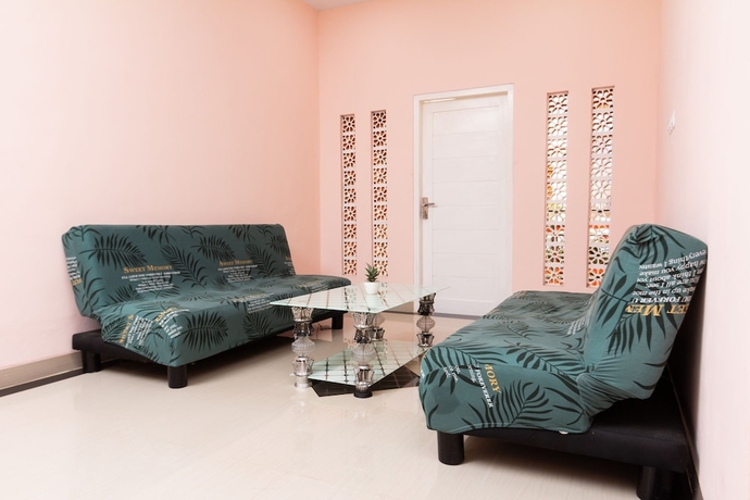 Imagen de los interiores del Hotel SUPER OYO 2008 Sellinas Family Residence Syariah. Foto 19