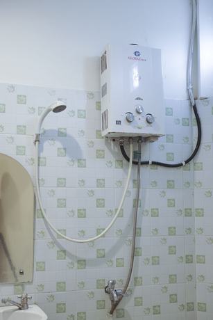 Imagen de la habitación del Hotel SUPER OYO 409 Pondok Helomi. Foto 5