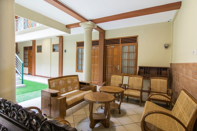 Imagen de los interiores del Hotel SUPER OYO 890 Dewi Fortuna Guest House. Foto 19
