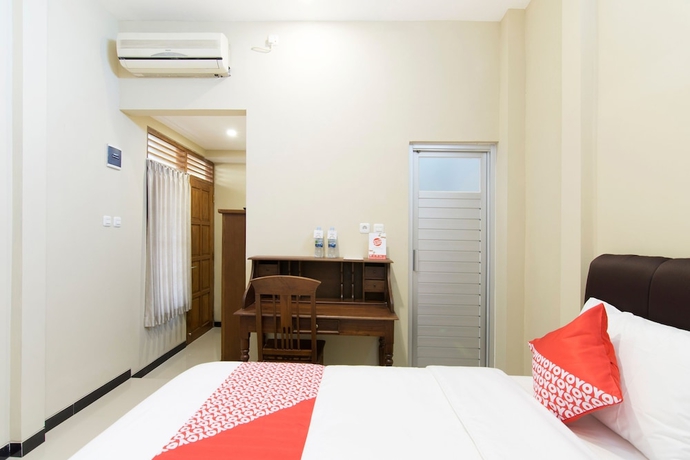 Imagen de la habitación del Hotel SUPER OYO 890 Dewi Fortuna Guest House. Foto 8