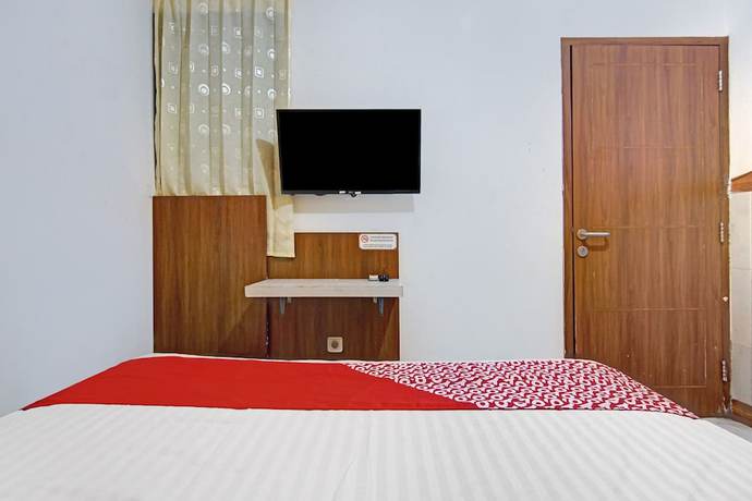 Imagen de la habitación del Hotel SUPER OYO 90422 Mall Of Indonesia. Foto 7