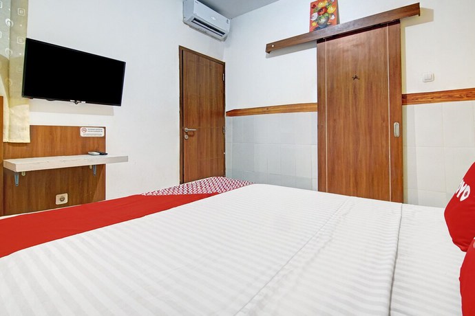 Imagen de la habitación del Hotel SUPER OYO 90422 Mall Of Indonesia. Foto 14