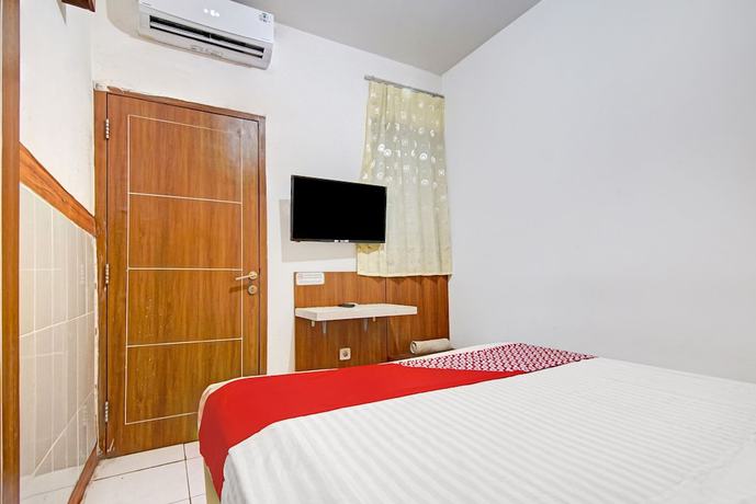 Imagen de la habitación del Hotel SUPER OYO 90422 Mall Of Indonesia. Foto 17