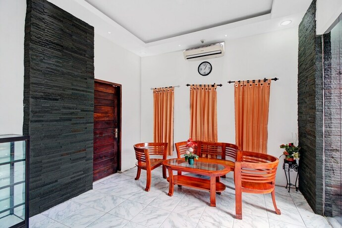 Imagen general del Hotel SUPER OYO 90672 Adhya Guest House Lombok. Foto 11