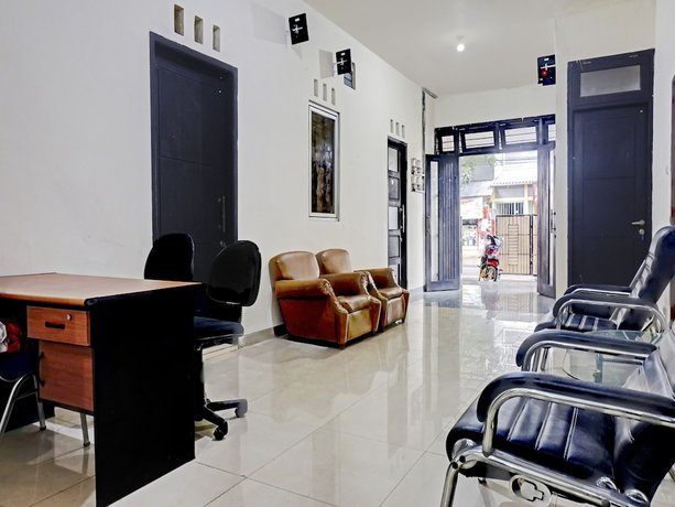 Imagen de los interiores del Hotel SUPER OYO 90689 Lily House. Foto 13