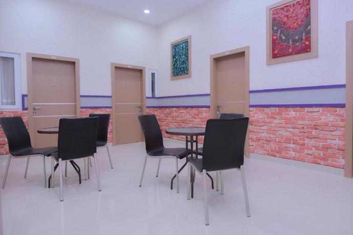 Imagen de los interiores del Hotel SUPER OYO Capital O 2018 Ring Road Guest House Syariah. Foto 5