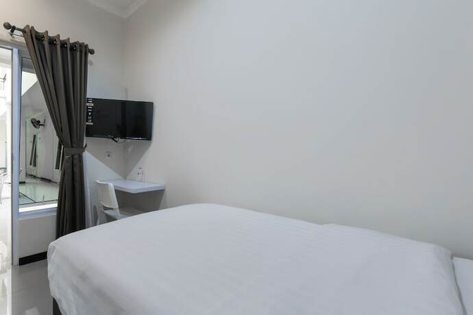 Imagen de la habitación del Hotel SUPER OYO Capital O 3930 Griya Loka Syariah. Foto 13