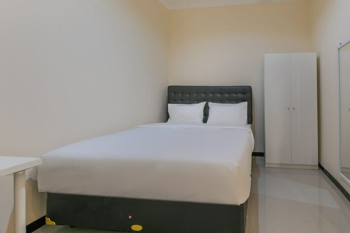 Imagen de la habitación del Hotel SUPER OYO Capital O 3930 Griya Loka Syariah. Foto 14