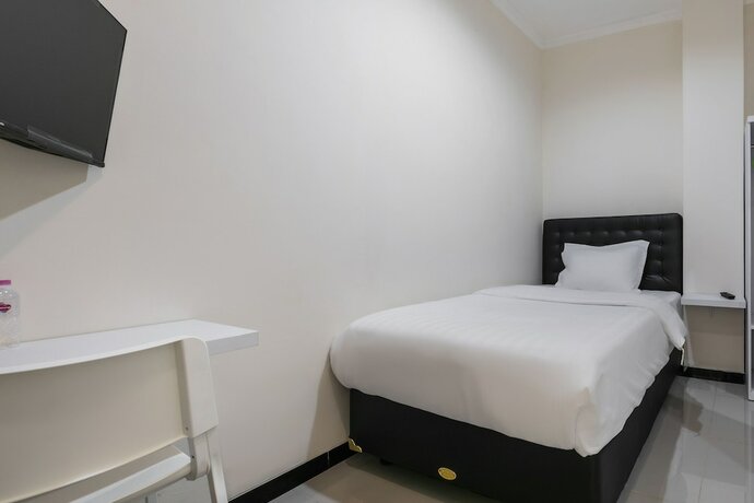 Imagen de la habitación del Hotel SUPER OYO Capital O 3930 Griya Loka Syariah. Foto 17