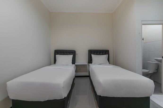 Imagen de la habitación del Hotel SUPER OYO Capital O 3930 Griya Loka Syariah. Foto 19