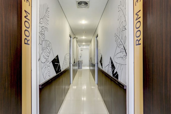 Imagen de los interiores del Hotel SUPER OYO Capital O 90056 Wisma Kebon Kacang 9. Foto 13