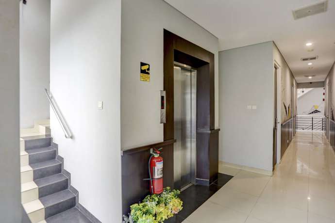 Imagen de los interiores del Hotel SUPER OYO Capital O 90056 Wisma Kebon Kacang 9. Foto 17
