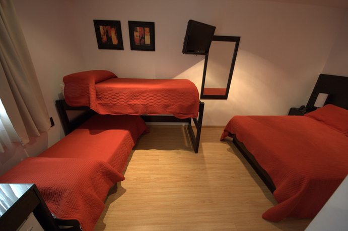 Imagen de la habitación del Hotel SUR, Montevideo. Foto 15