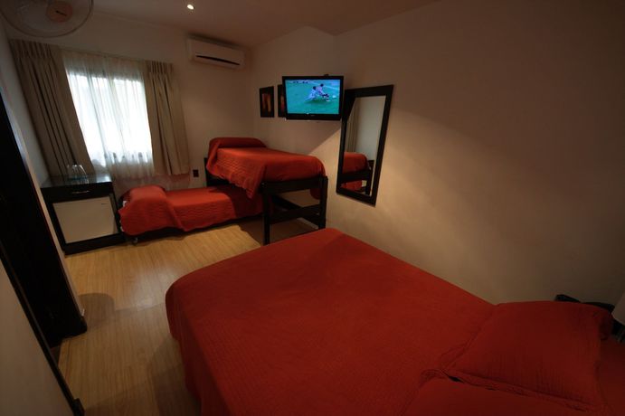 Imagen de la habitación del Hotel SUR, Montevideo. Foto 16
