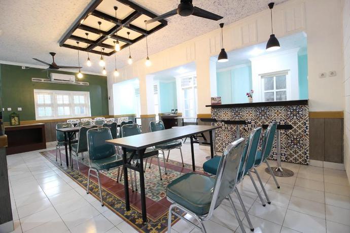 Imagen del bar/restaurante del Hotel SURYA PUTRI. Foto 7