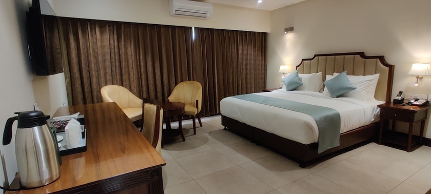 Imagen de la habitación del Hotel SURYANSH HIGH CITY. Foto 4