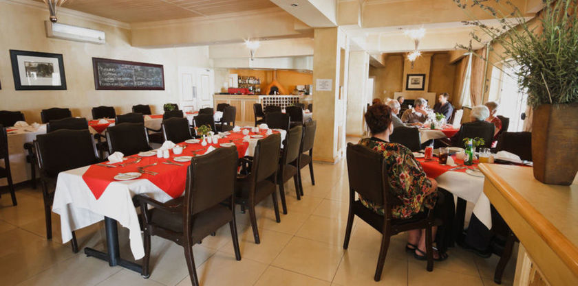 Imagen del bar/restaurante del Hotel SWELLENGREBEL. Foto 2